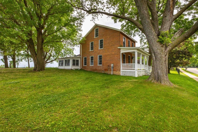 708 Gear, GALENA, Illinois 61036, 3 Bedrooms Bedrooms, ,1 BathroomBathrooms,House,For Sale,Gear,202504471