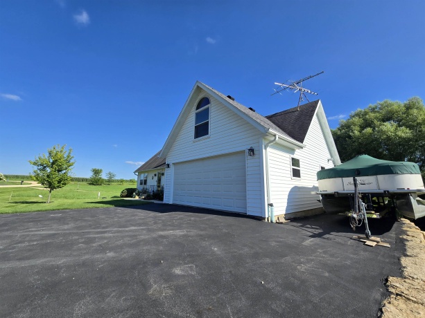 11A24 Bunker, APPLE RIVER, Illinois 61001, 4 Bedrooms Bedrooms, ,3 BathroomsBathrooms,House,For Sale,Bunker,202504478