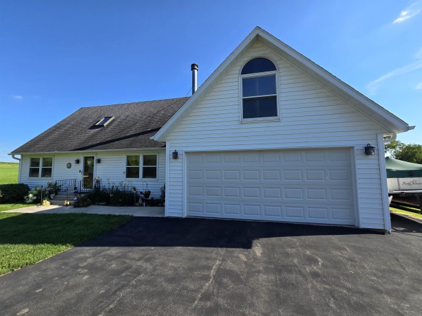 11A24 Bunker, APPLE RIVER, Illinois 61001, 4 Bedrooms Bedrooms, ,3 BathroomsBathrooms,House,For Sale,Bunker,202504478