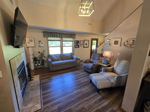 11A24 Bunker, APPLE RIVER, Illinois 61001, 4 Bedrooms Bedrooms, ,3 BathroomsBathrooms,House,For Sale,Bunker,202504478