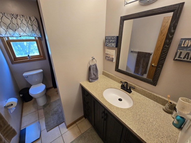 11A24 Bunker, APPLE RIVER, Illinois 61001, 4 Bedrooms Bedrooms, ,3 BathroomsBathrooms,House,For Sale,Bunker,202504478