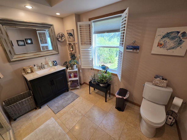 11A24 Bunker, APPLE RIVER, Illinois 61001, 4 Bedrooms Bedrooms, ,3 BathroomsBathrooms,House,For Sale,Bunker,202504478