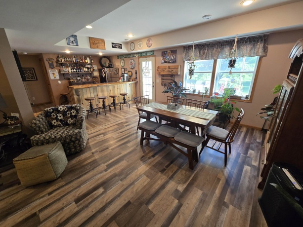 11A24 Bunker, APPLE RIVER, Illinois 61001, 4 Bedrooms Bedrooms, ,3 BathroomsBathrooms,House,For Sale,Bunker,202504478