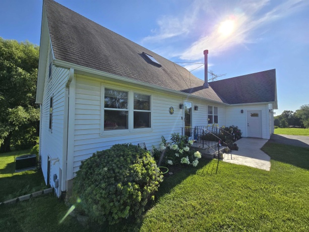 11A24 Bunker, APPLE RIVER, Illinois 61001, 4 Bedrooms Bedrooms, ,3 BathroomsBathrooms,House,For Sale,Bunker,202504478