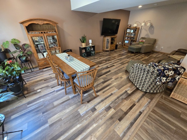 11A24 Bunker, APPLE RIVER, Illinois 61001, 4 Bedrooms Bedrooms, ,3 BathroomsBathrooms,House,For Sale,Bunker,202504478