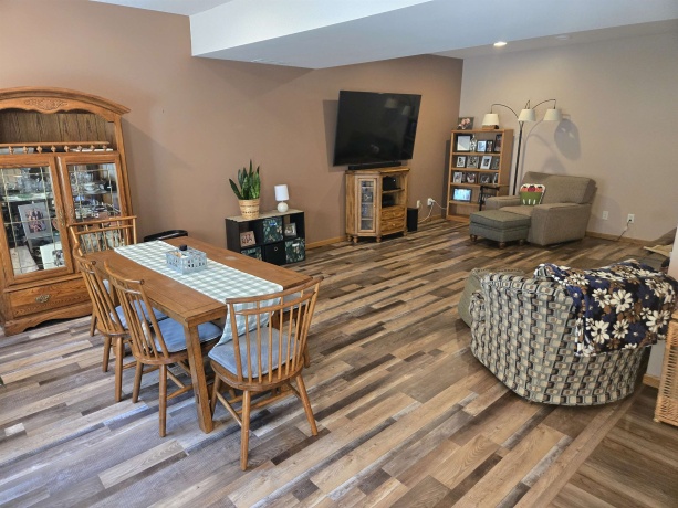 11A24 Bunker, APPLE RIVER, Illinois 61001, 4 Bedrooms Bedrooms, ,3 BathroomsBathrooms,House,For Sale,Bunker,202504478