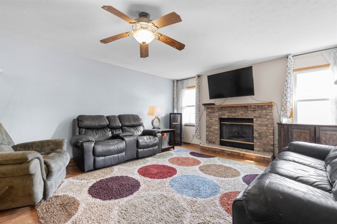 706 Pin Oak, ROCKTON, Illinois 61072, 3 Bedrooms Bedrooms, ,2 BathroomsBathrooms,House,For Sale,Pin Oak,202504501