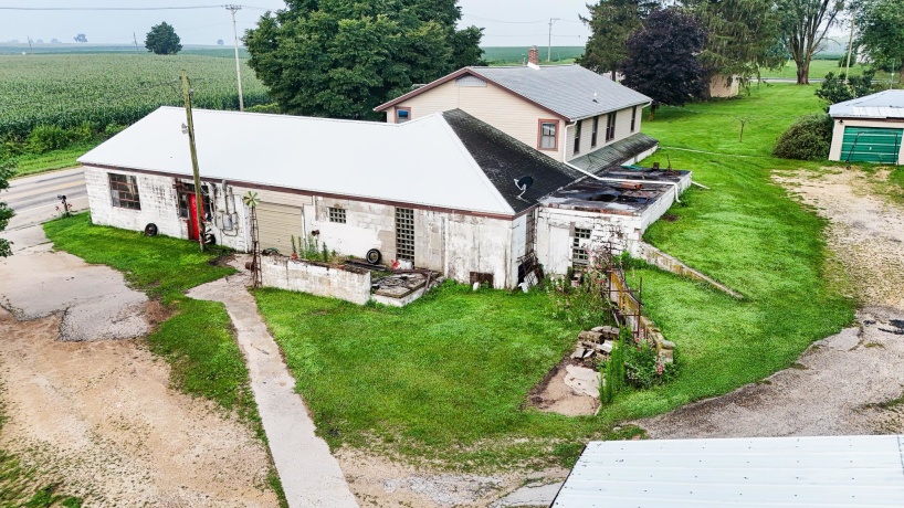 7916 Pines, POLO, Illinois 61064, 2 Bedrooms Bedrooms, ,1 BathroomBathrooms,House,For Sale,Pines,202504547