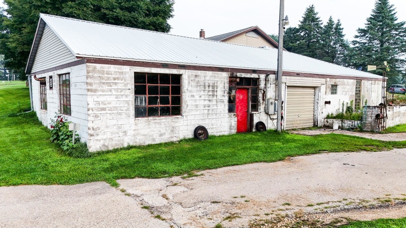 7916 Pines, POLO, Illinois 61064, 2 Bedrooms Bedrooms, ,1 BathroomBathrooms,House,For Sale,Pines,202504547