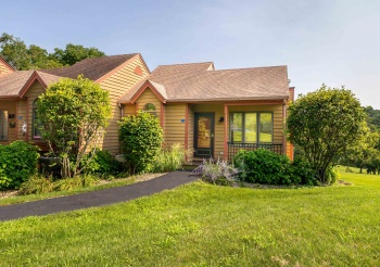 5 Oak Glen, GALENA, Illinois 61036, 2 Bedrooms Bedrooms, ,2 BathroomsBathrooms,Condominium,For Sale,Oak Glen,202504571