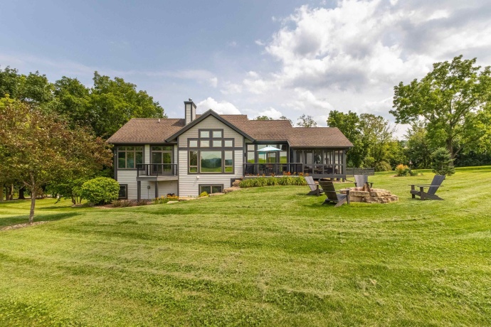 6 Hickory, GALENA, Illinois 61036, 4 Bedrooms Bedrooms, ,3 BathroomsBathrooms,House,For Sale,Hickory,202504765