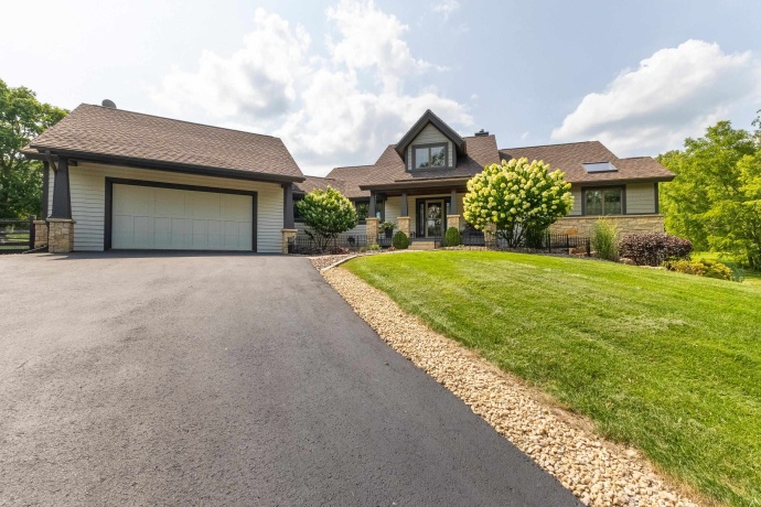 6 Hickory, GALENA, Illinois 61036, 4 Bedrooms Bedrooms, ,3 BathroomsBathrooms,House,For Sale,Hickory,202504765