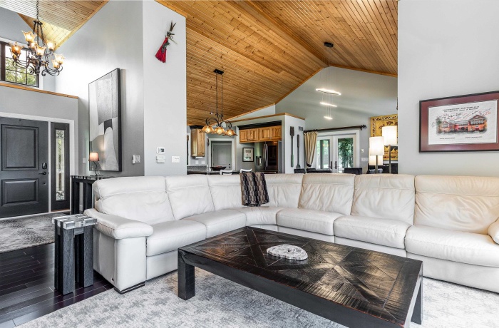 6 Hickory, GALENA, Illinois 61036, 4 Bedrooms Bedrooms, ,3 BathroomsBathrooms,House,For Sale,Hickory,202504765