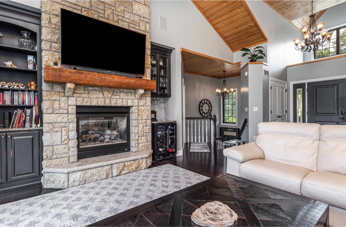 6 Hickory, GALENA, Illinois 61036, 4 Bedrooms Bedrooms, ,3 BathroomsBathrooms,House,For Sale,Hickory,202504765