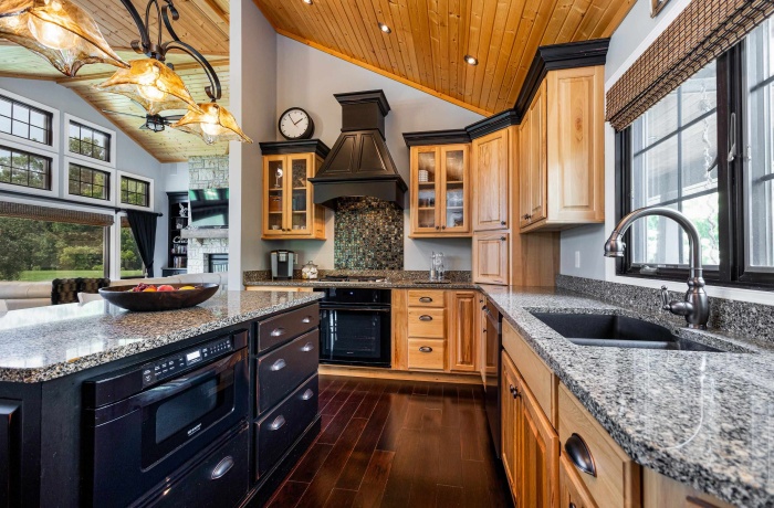 6 Hickory, GALENA, Illinois 61036, 4 Bedrooms Bedrooms, ,3 BathroomsBathrooms,House,For Sale,Hickory,202504765