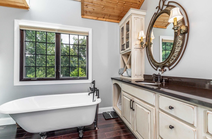 6 Hickory, GALENA, Illinois 61036, 4 Bedrooms Bedrooms, ,3 BathroomsBathrooms,House,For Sale,Hickory,202504765