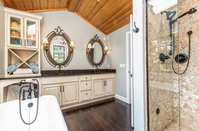 6 Hickory, GALENA, Illinois 61036, 4 Bedrooms Bedrooms, ,3 BathroomsBathrooms,House,For Sale,Hickory,202504765