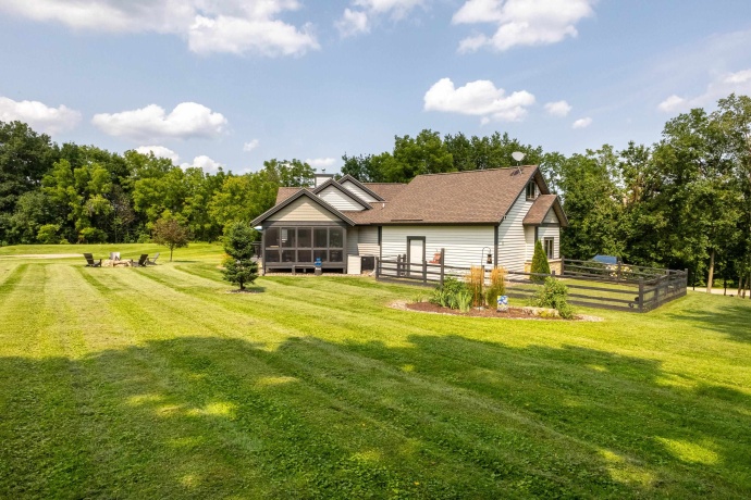 6 Hickory, GALENA, Illinois 61036, 4 Bedrooms Bedrooms, ,3 BathroomsBathrooms,House,For Sale,Hickory,202504765