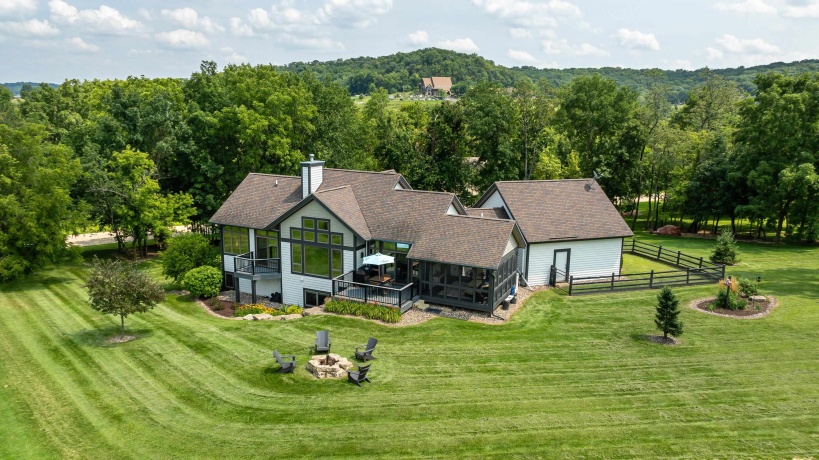 6 Hickory, GALENA, Illinois 61036, 4 Bedrooms Bedrooms, ,3 BathroomsBathrooms,House,For Sale,Hickory,202504765