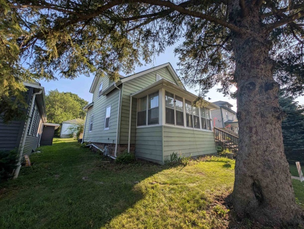 2208 13, ROCKFORD, Illinois 61104, 3 Bedrooms Bedrooms, ,1 BathroomBathrooms,House,For Sale,13,202504850