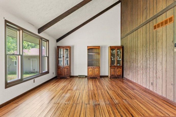 8231 Highview, WINNEBAGO, Illinois 61088, 3 Bedrooms Bedrooms, ,2 BathroomsBathrooms,House,For Sale,Highview,202504903