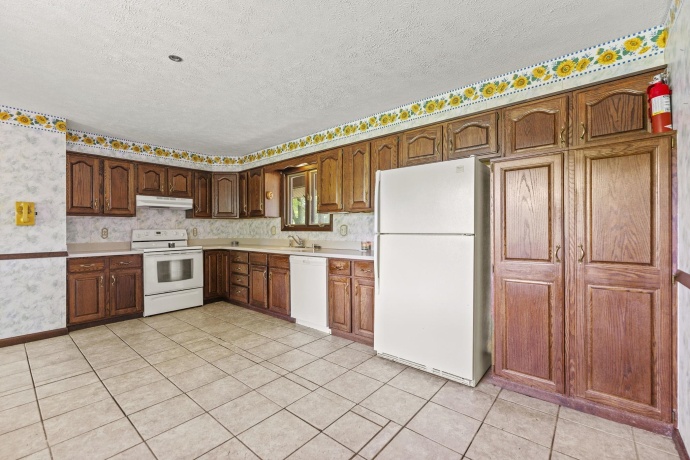 8231 Highview, WINNEBAGO, Illinois 61088, 3 Bedrooms Bedrooms, ,2 BathroomsBathrooms,House,For Sale,Highview,202504903