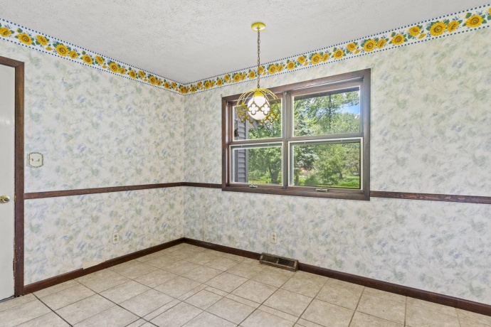 8231 Highview, WINNEBAGO, Illinois 61088, 3 Bedrooms Bedrooms, ,2 BathroomsBathrooms,House,For Sale,Highview,202504903