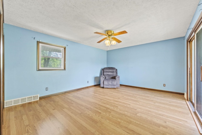 8231 Highview, WINNEBAGO, Illinois 61088, 3 Bedrooms Bedrooms, ,2 BathroomsBathrooms,House,For Sale,Highview,202504903