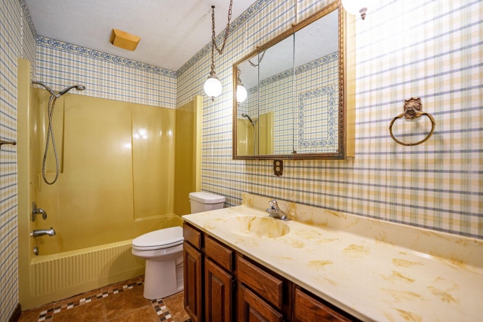 8231 Highview, WINNEBAGO, Illinois 61088, 3 Bedrooms Bedrooms, ,2 BathroomsBathrooms,House,For Sale,Highview,202504903