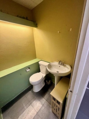 9 Van Buren, FREEPORT, Illinois 61032, ,Rental,For Sale,Van Buren,202504992