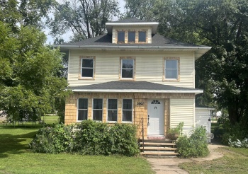1002 Locust, THOMSON, Illinois 61285, 2 Bedrooms Bedrooms, ,1 BathroomBathrooms,House,For Sale,Locust,202505010