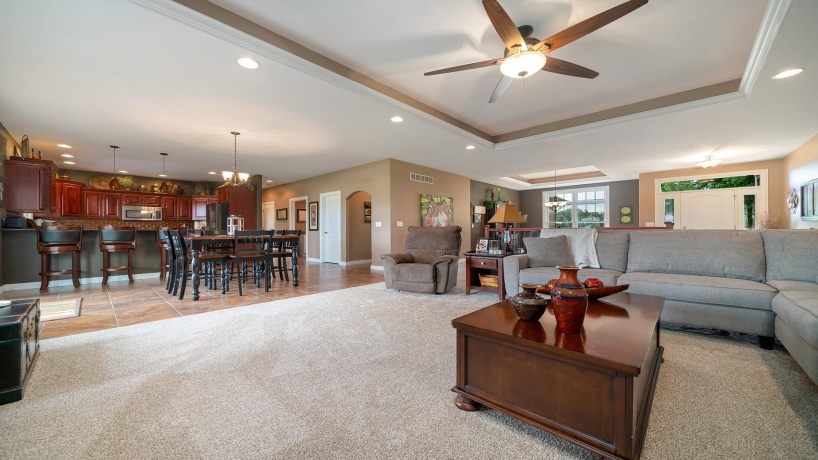 1815 White Pines, DIXON, Illinois 61021, 5 Bedrooms Bedrooms, ,3 BathroomsBathrooms,House,For Sale,White Pines,202505058