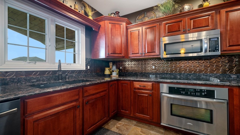 1815 White Pines, DIXON, Illinois 61021, 5 Bedrooms Bedrooms, ,3 BathroomsBathrooms,House,For Sale,White Pines,202505058