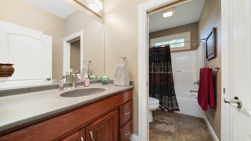 1815 White Pines, DIXON, Illinois 61021, 5 Bedrooms Bedrooms, ,3 BathroomsBathrooms,House,For Sale,White Pines,202505058