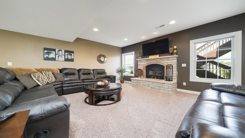 1815 White Pines, DIXON, Illinois 61021, 5 Bedrooms Bedrooms, ,3 BathroomsBathrooms,House,For Sale,White Pines,202505058