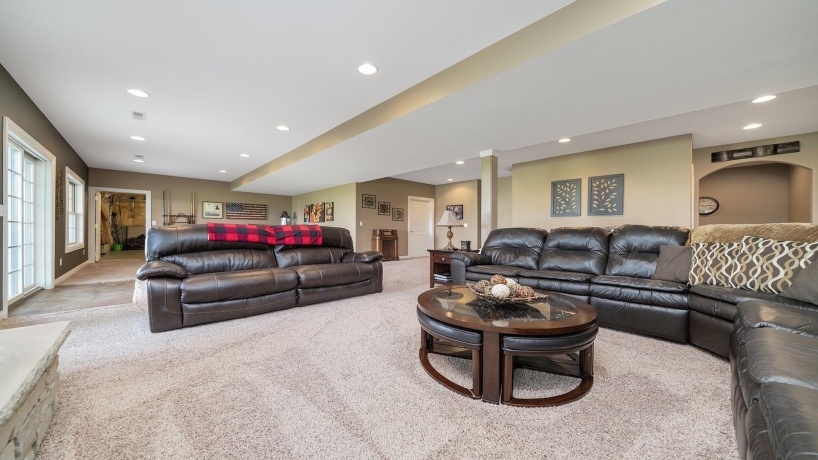 1815 White Pines, DIXON, Illinois 61021, 5 Bedrooms Bedrooms, ,3 BathroomsBathrooms,House,For Sale,White Pines,202505058