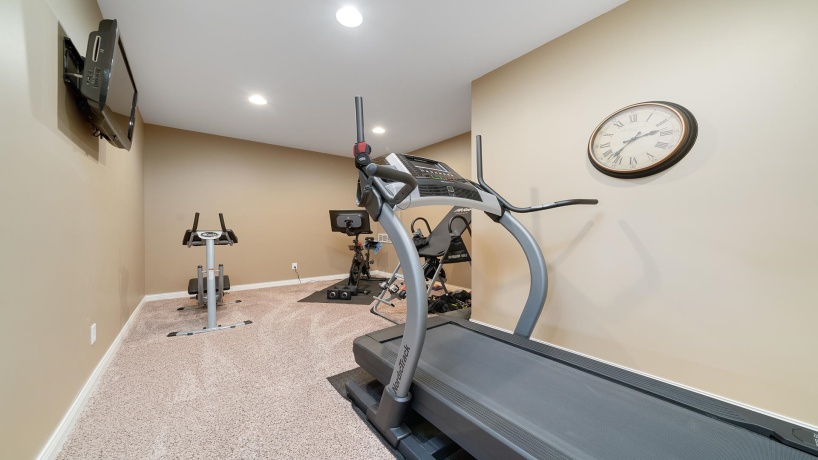 1815 White Pines, DIXON, Illinois 61021, 5 Bedrooms Bedrooms, ,3 BathroomsBathrooms,House,For Sale,White Pines,202505058