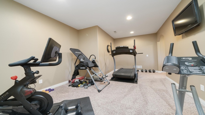 1815 White Pines, DIXON, Illinois 61021, 5 Bedrooms Bedrooms, ,3 BathroomsBathrooms,House,For Sale,White Pines,202505058