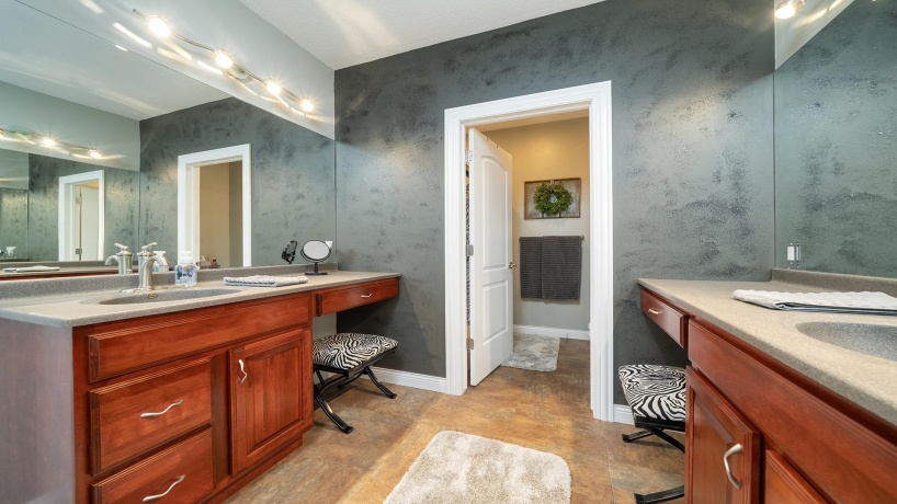 1815 White Pines, DIXON, Illinois 61021, 5 Bedrooms Bedrooms, ,3 BathroomsBathrooms,House,For Sale,White Pines,202505058