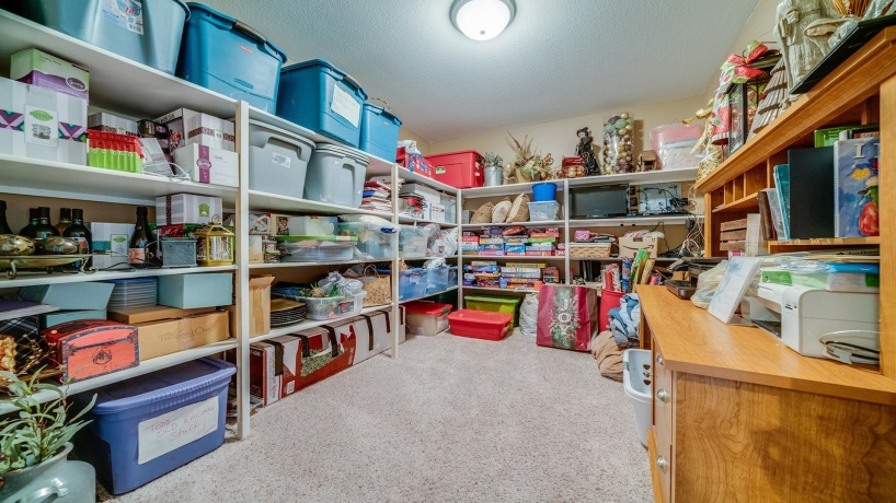 1815 White Pines, DIXON, Illinois 61021, 5 Bedrooms Bedrooms, ,3 BathroomsBathrooms,House,For Sale,White Pines,202505058