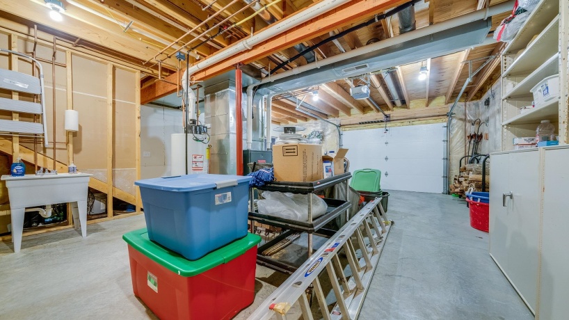 1815 White Pines, DIXON, Illinois 61021, 5 Bedrooms Bedrooms, ,3 BathroomsBathrooms,House,For Sale,White Pines,202505058