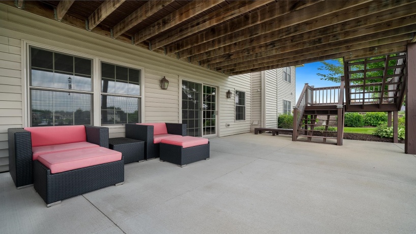 1815 White Pines, DIXON, Illinois 61021, 5 Bedrooms Bedrooms, ,3 BathroomsBathrooms,House,For Sale,White Pines,202505058