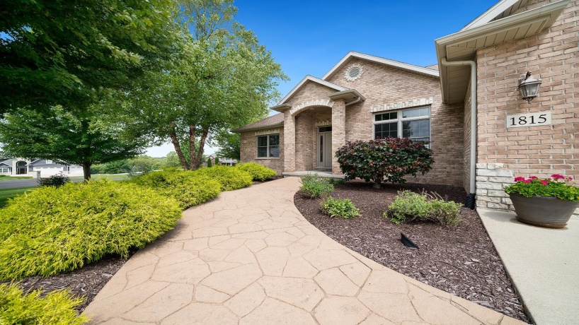 1815 White Pines, DIXON, Illinois 61021, 5 Bedrooms Bedrooms, ,3 BathroomsBathrooms,House,For Sale,White Pines,202505058