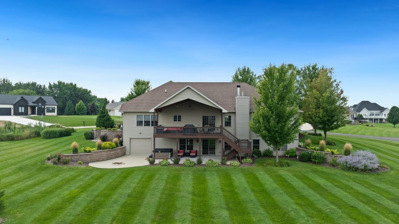 1815 White Pines, DIXON, Illinois 61021, 5 Bedrooms Bedrooms, ,3 BathroomsBathrooms,House,For Sale,White Pines,202505058