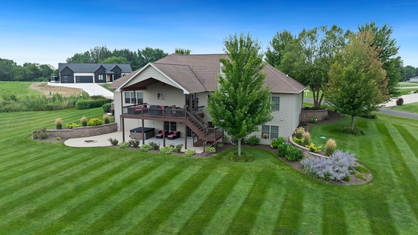 1815 White Pines, DIXON, Illinois 61021, 5 Bedrooms Bedrooms, ,3 BathroomsBathrooms,House,For Sale,White Pines,202505058