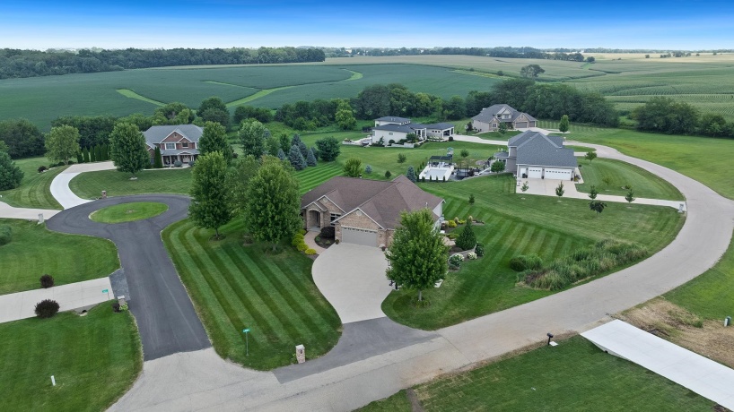 1815 White Pines, DIXON, Illinois 61021, 5 Bedrooms Bedrooms, ,3 BathroomsBathrooms,House,For Sale,White Pines,202505058