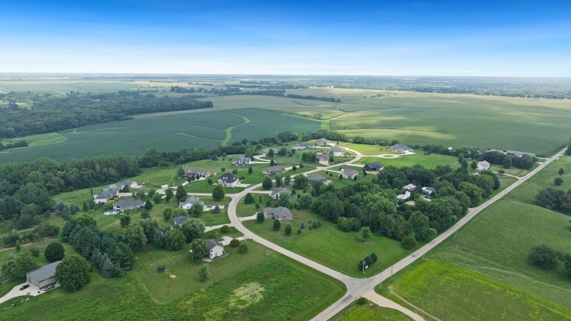 1815 White Pines, DIXON, Illinois 61021, 5 Bedrooms Bedrooms, ,3 BathroomsBathrooms,House,For Sale,White Pines,202505058