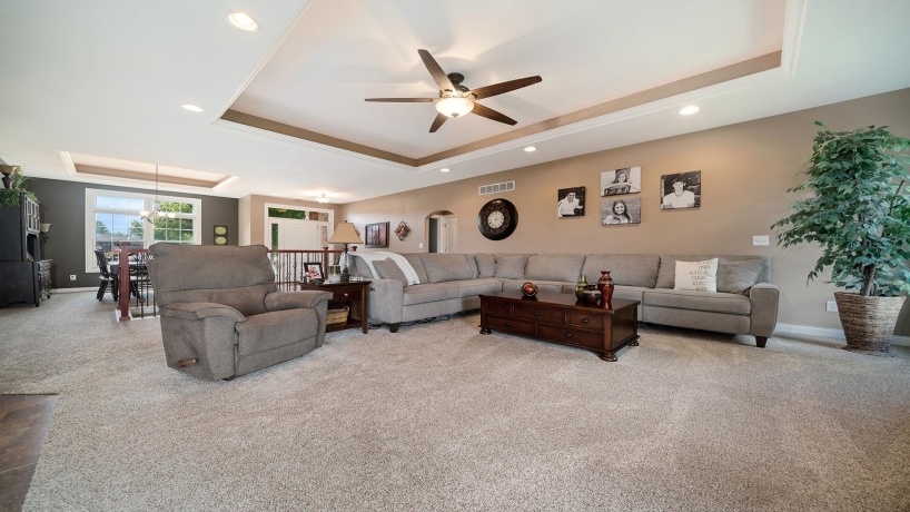 1815 White Pines, DIXON, Illinois 61021, 5 Bedrooms Bedrooms, ,3 BathroomsBathrooms,House,For Sale,White Pines,202505058