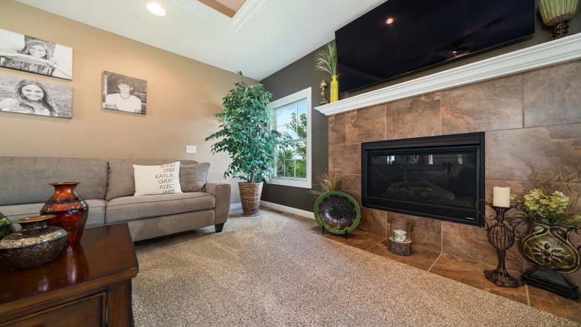 1815 White Pines, DIXON, Illinois 61021, 5 Bedrooms Bedrooms, ,3 BathroomsBathrooms,House,For Sale,White Pines,202505058