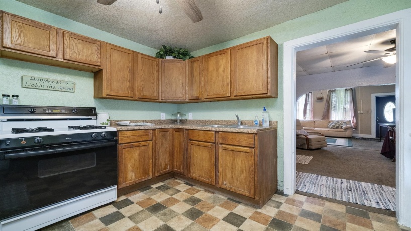 109 6th, STERLING, Illinois 61081, 3 Bedrooms Bedrooms, ,1 BathroomBathrooms,House,For Sale,6th,202503927